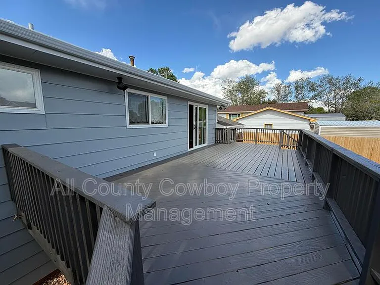 1602 Mitchell St — Photo 16