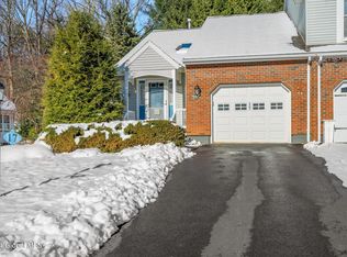 17 Woodside Dr, Clifton Park, NY 12065