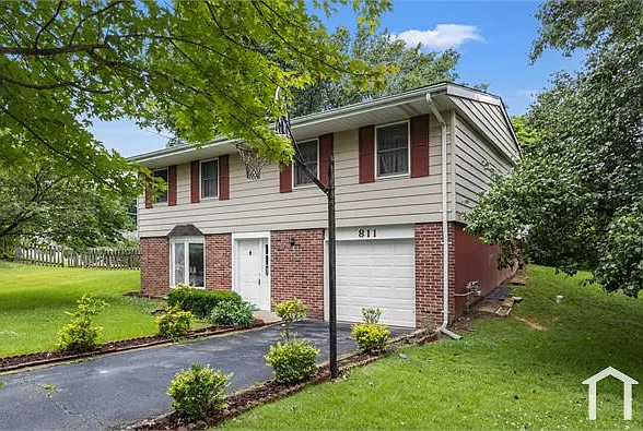 811 Villette Ct — Photo 2