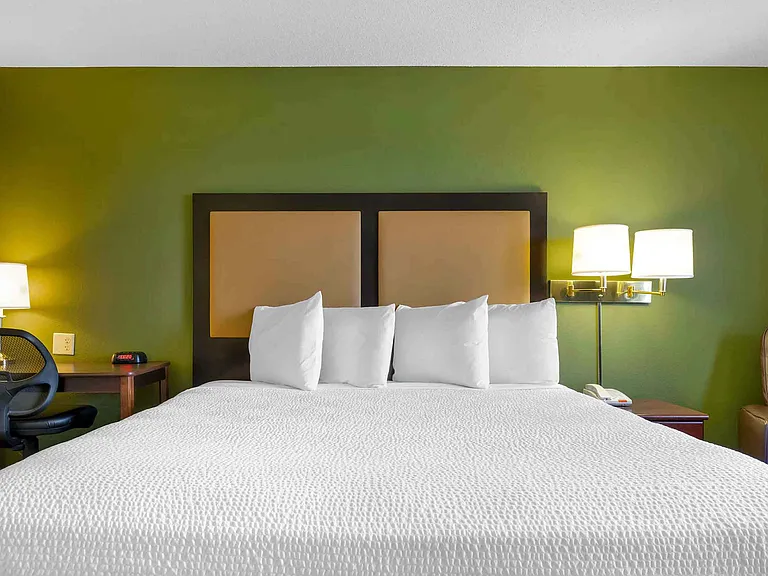 Executive Suite - 1 King Bed