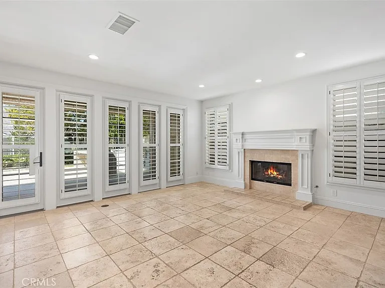 17 Colonial Dr — Photo 11