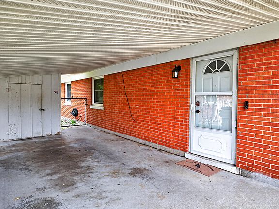 3rd image of 220 Rugby Rd