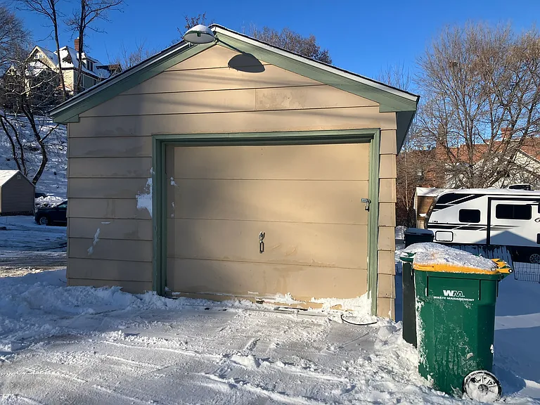 104 Olive St W — Photo 14