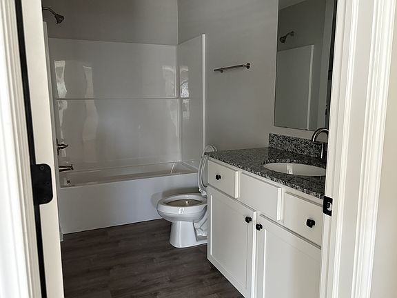5th image of 930 E Temple St #930
