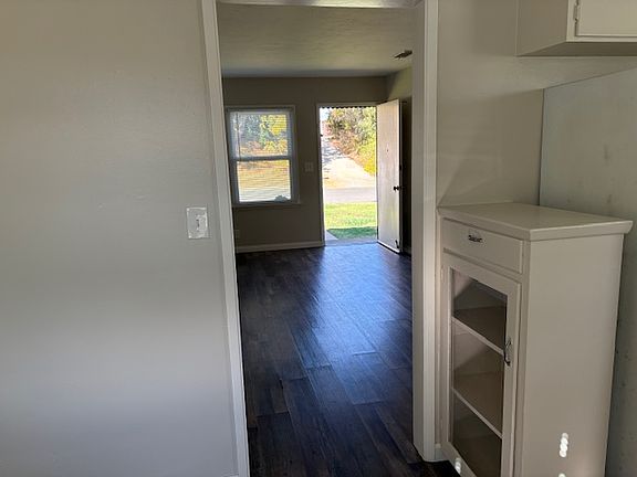 4th image of 307 E 8th Ave