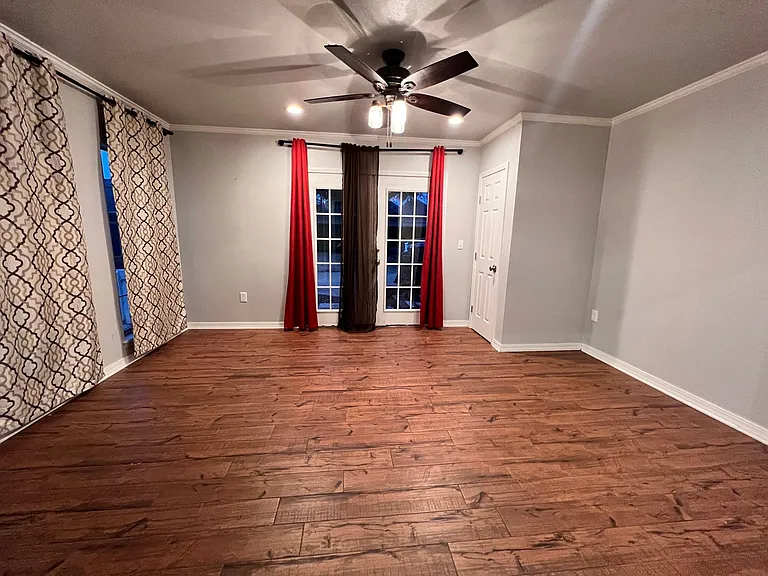 137 Downing Ct — Photo 11