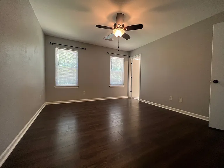 1011 Green Valley Dr — Photo 14