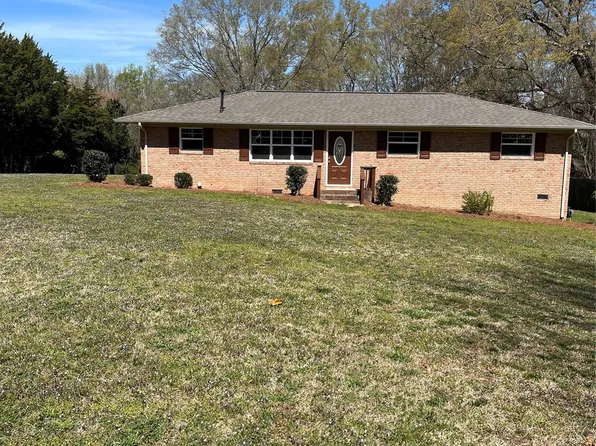 736 Lawndale Cir, Fort Lawn, SC 29714