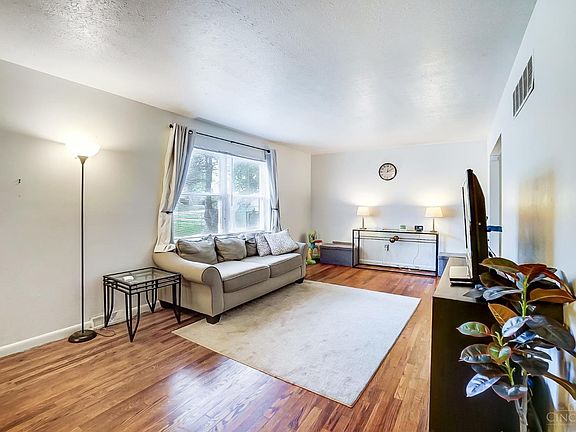 4th image of 6106 Faircrest Dr