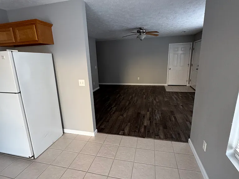 1012 E Chestnut St — Photo 3