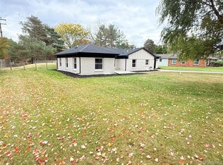 42 Sterling Dr, Lapeer, MI 48446