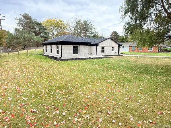 42 Sterling Dr, Lapeer, MI 48446