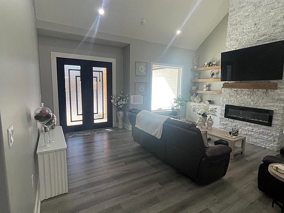 3rd image of 3011 Beauchamp Rd