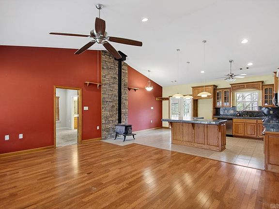 4th image of 91 Mini Farm Rd