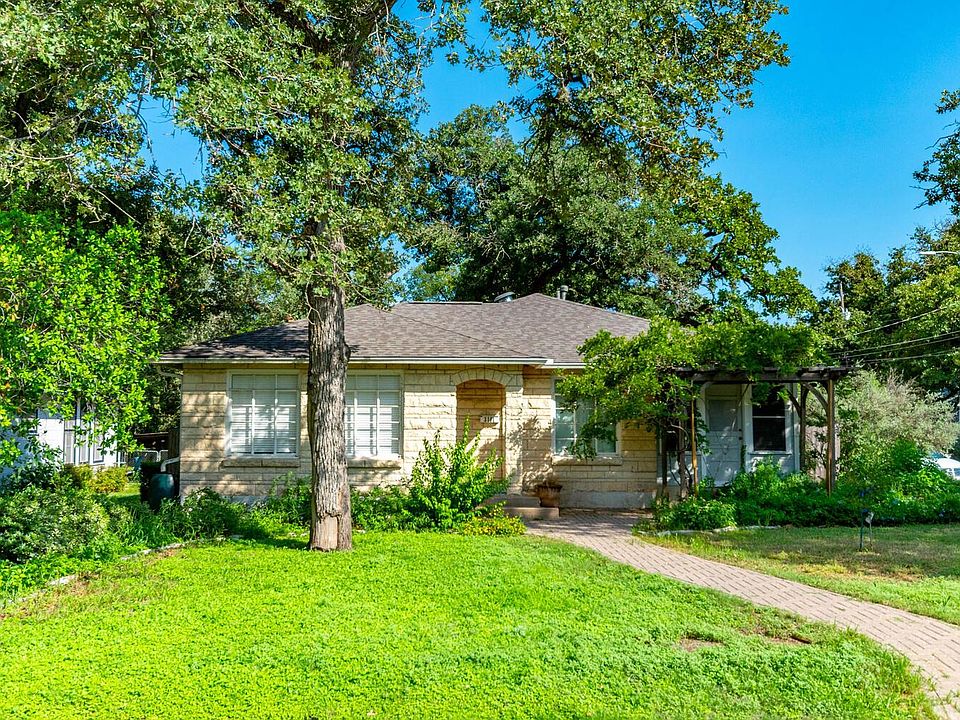 3101 Robinson Ave!, corner lot. Driveway on side street