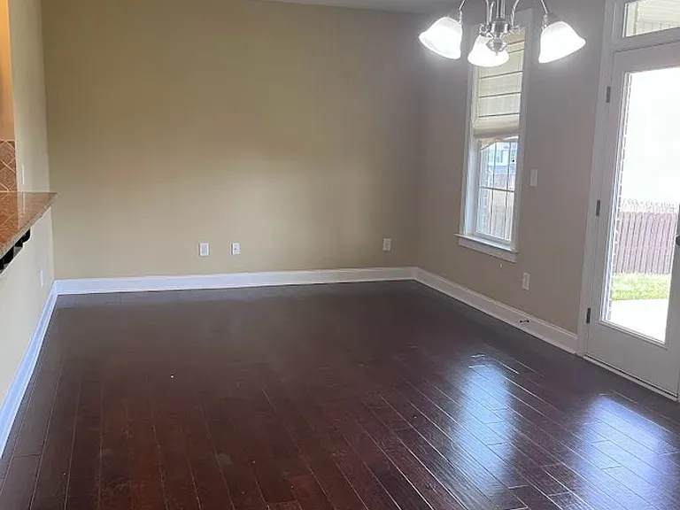 415 Fernhurst Ln — Photo 15