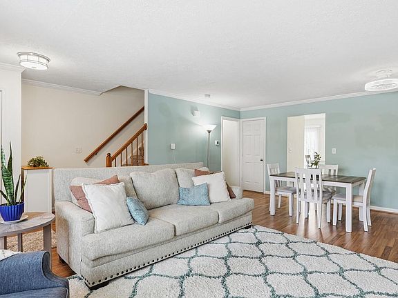 5th image of 107 Sterling Ct