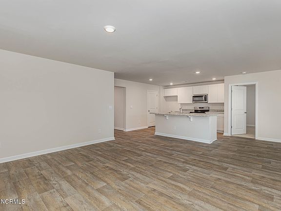 4th image of 4512 East Coast Lane