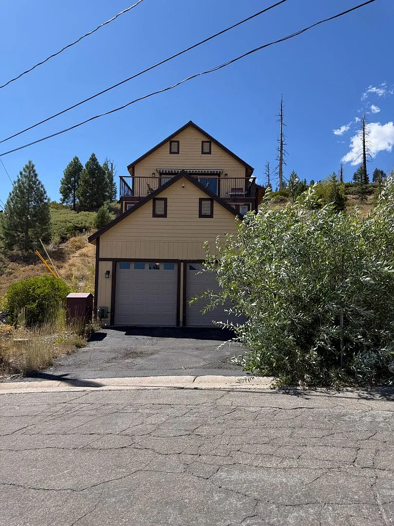 Gorgeous Views Out of Every Window! 3 Bed, 2 Bath with Garage — Photo 2