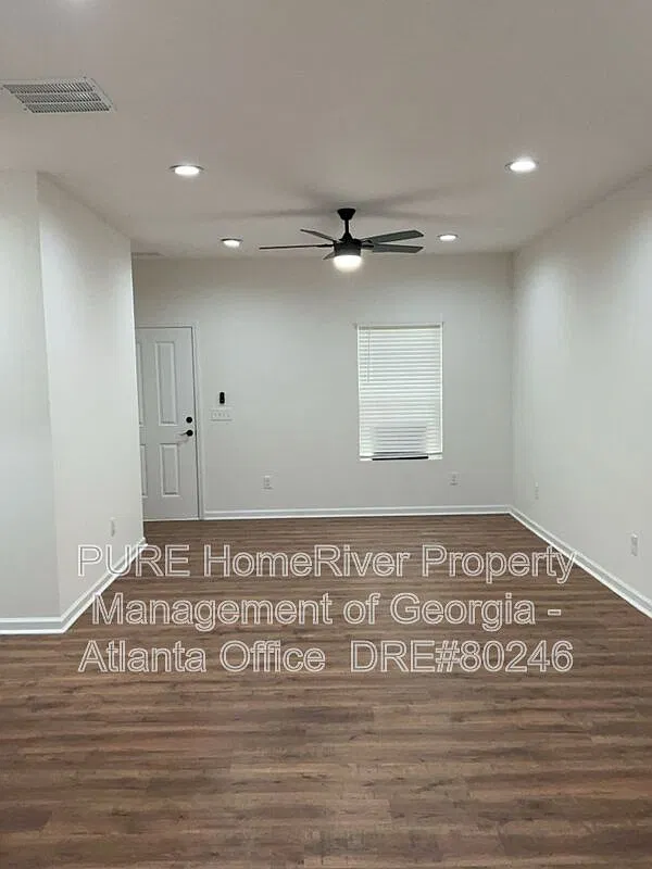 3 bed, 2.0 bath, 1300 sqft, $2,000 — Photo 4