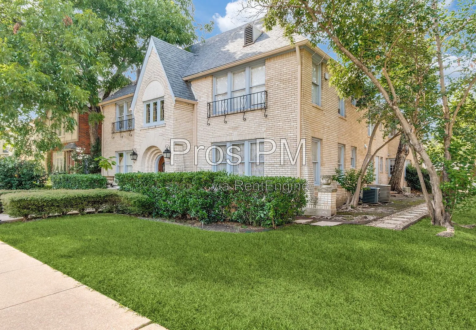 1 bed, 1.0 bath, 800 sqft, $1,600 — Photo 2