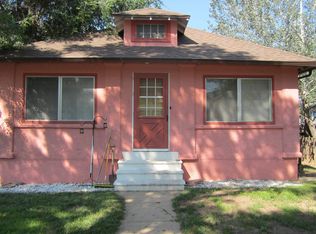 102 N 6th St, Hot Springs, SD 57747