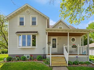 125 Briggs Ave, Readlyn, IA 50668