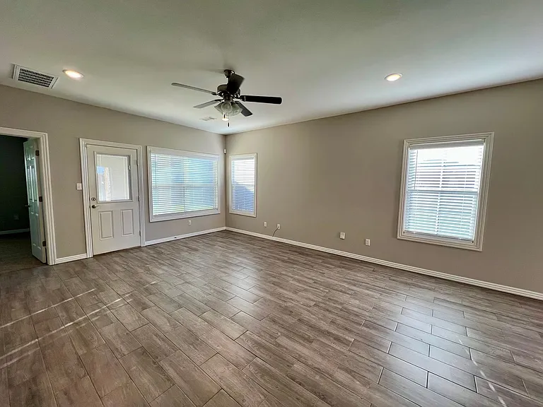 9809 Mylea Cir — Photo 2
