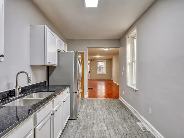 515 Seneca St — Photo 15
