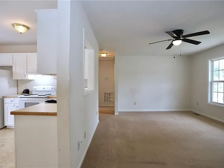 1324 Whitsett St — Photo 9