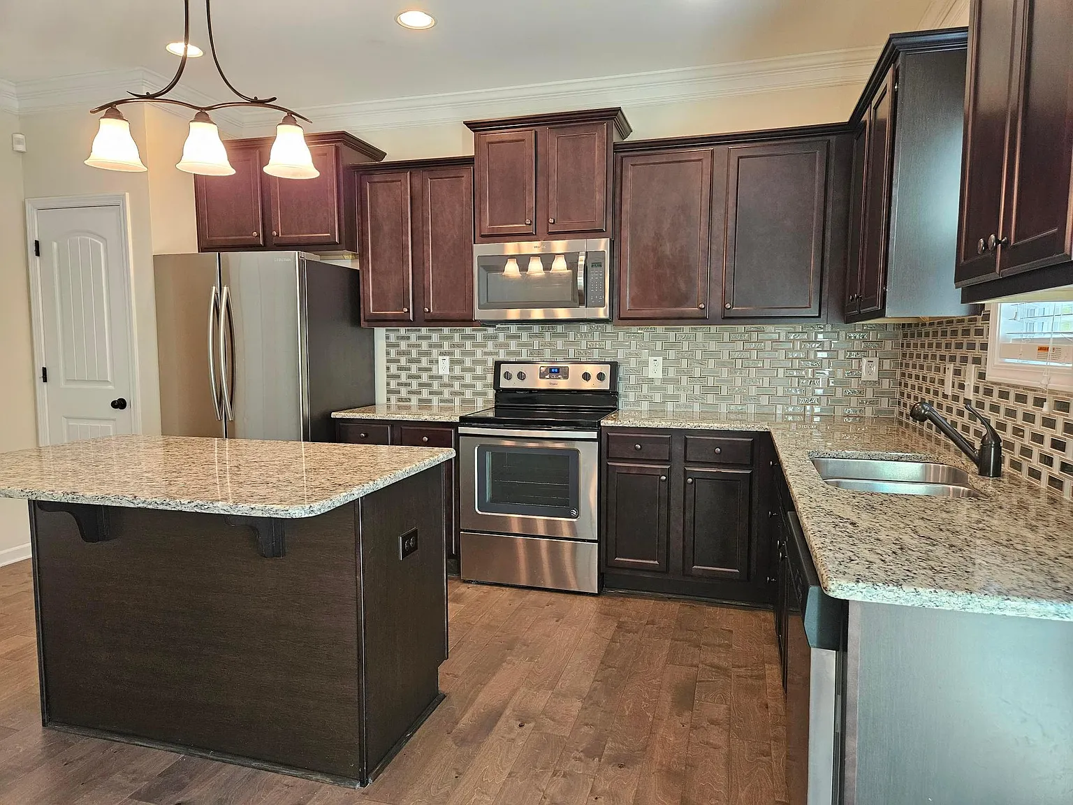 3 bed, 2.5 bath, 1786 sqft, $2,000 — Photo 3