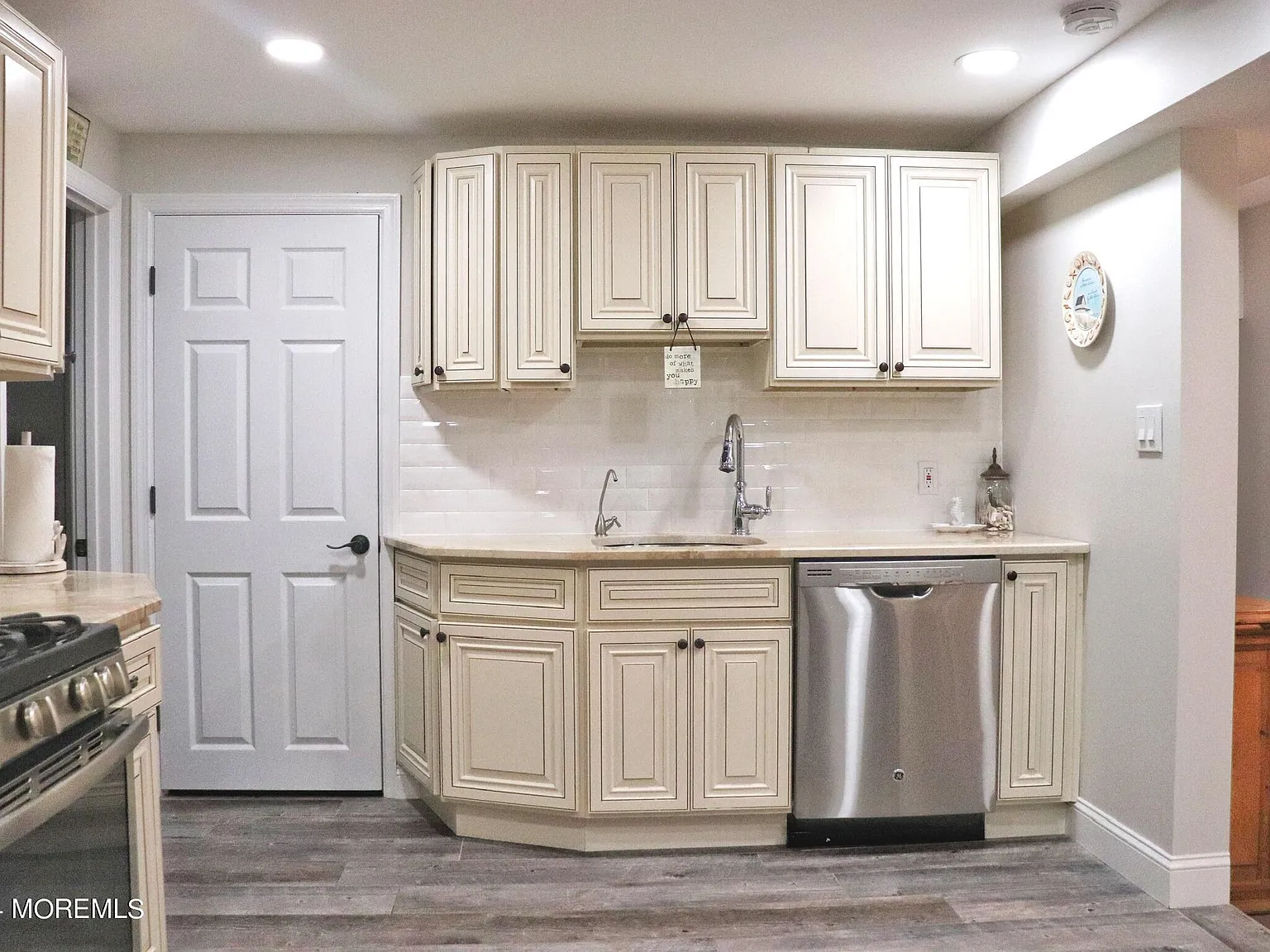 4 bed, 1883 sqft, $2,800 — Photo 3