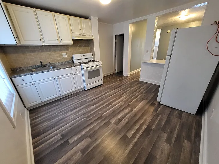 517 N Rose St — Photo 22