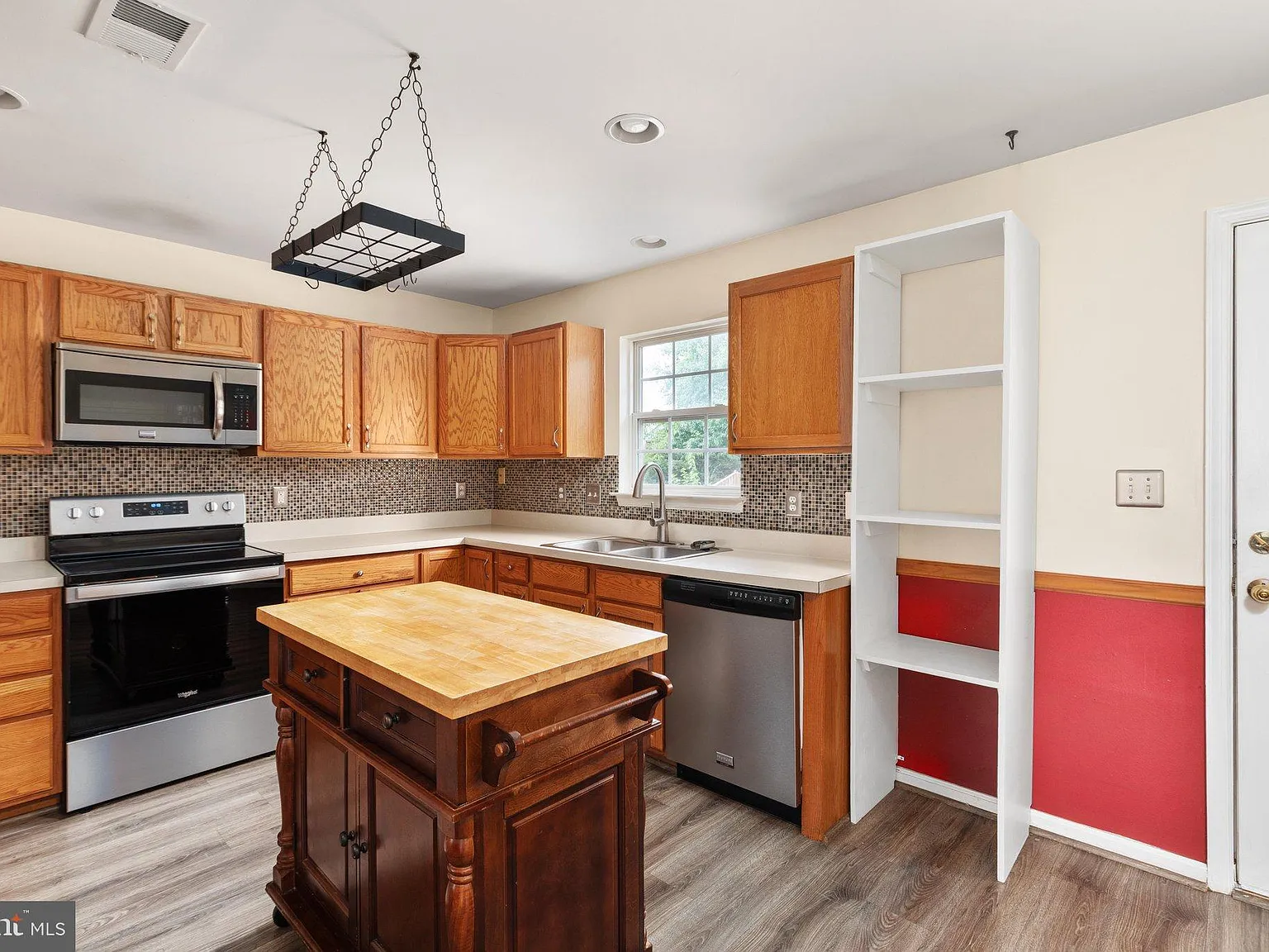 3 bed, 2.5 bath, 1872 sqft, $2,300 — Photo 4