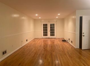 218 Wegman Pkwy, Jersey City, NJ 07305