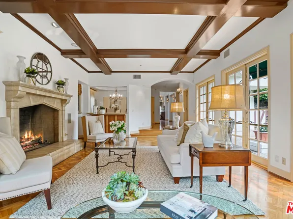 159 N Le Doux Rd, Beverly Hills, CA 90211