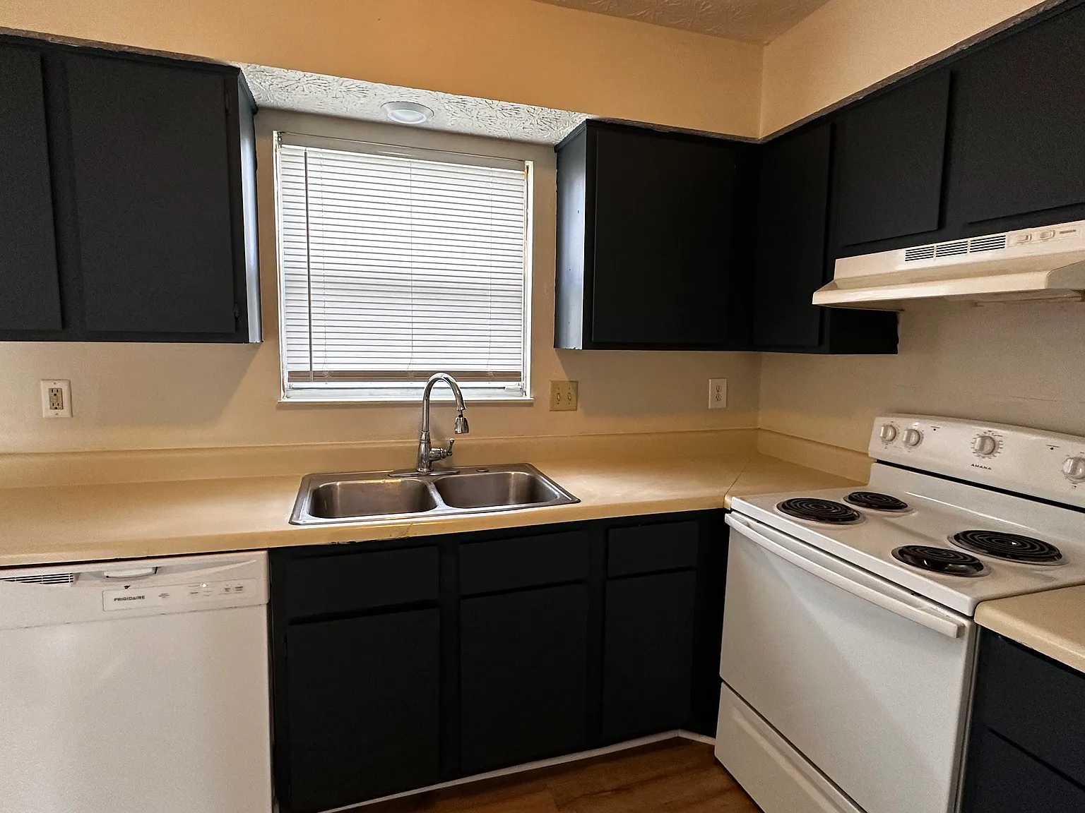3 bed, 1.5 bath, 1315 sqft, $1,750 — Photo 3