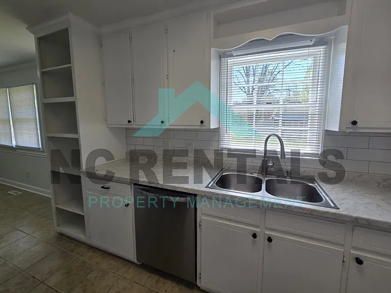 2300 Carlford Rd — Photo 7