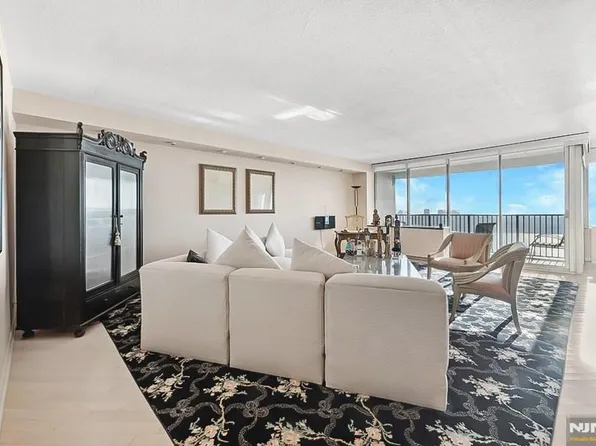 6 Horizon Rd #1801, Fort Lee, NJ 07024