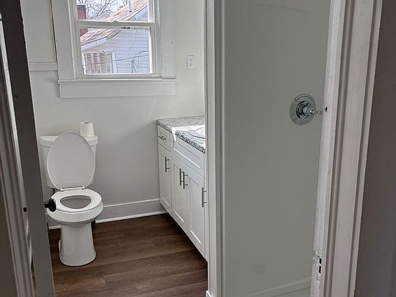 4th image of 102 W Lelia St #1/2