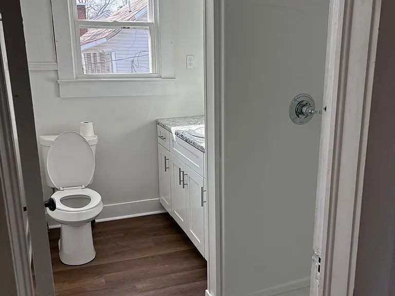 102 W Lelia St — Photo 4