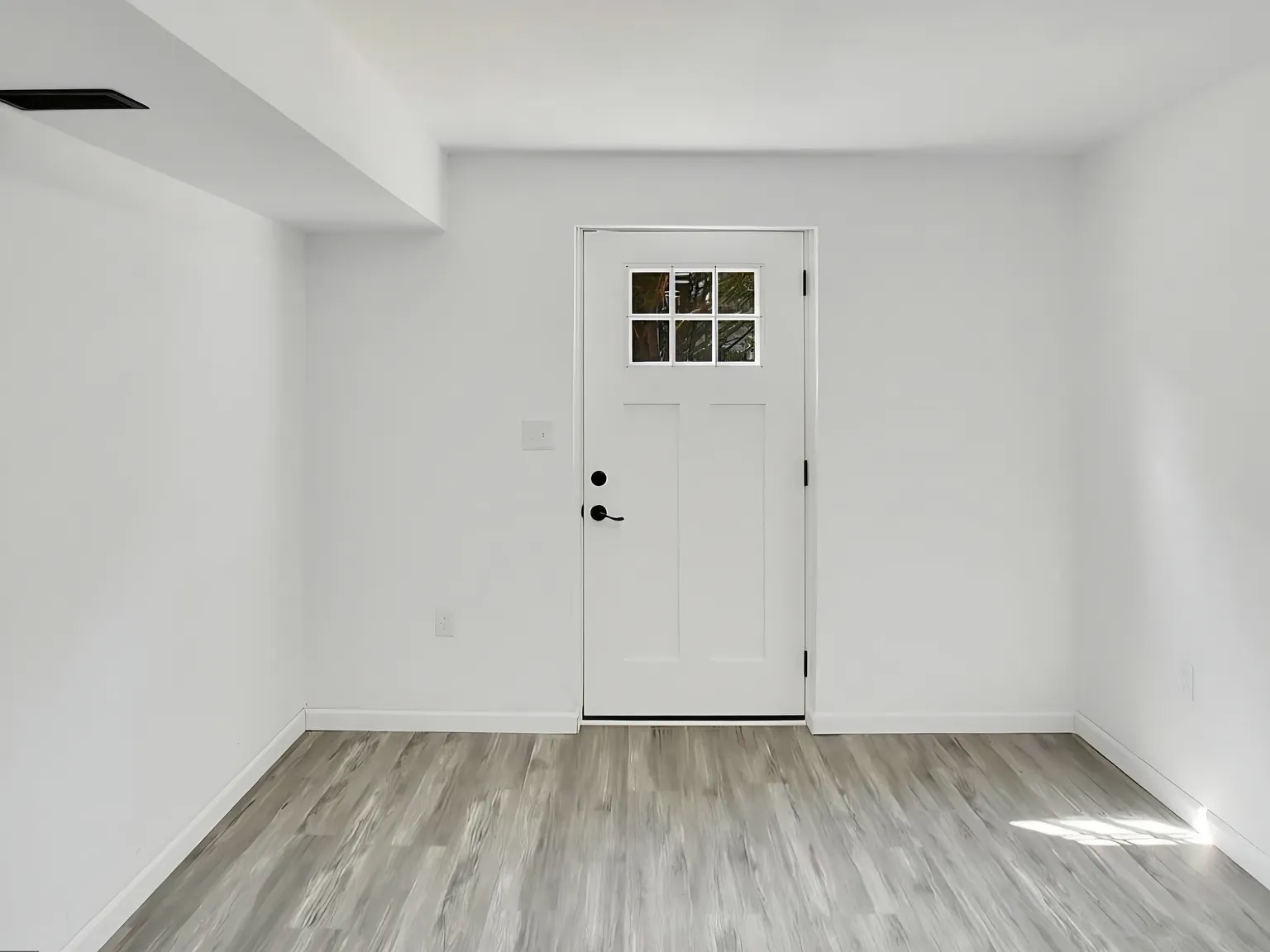 1 bed, 900 sqft, $1,500 — Photo 3