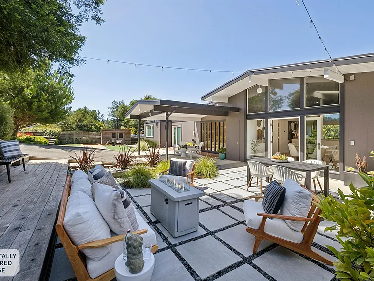 453 Wellesley Ave — Photo 2
