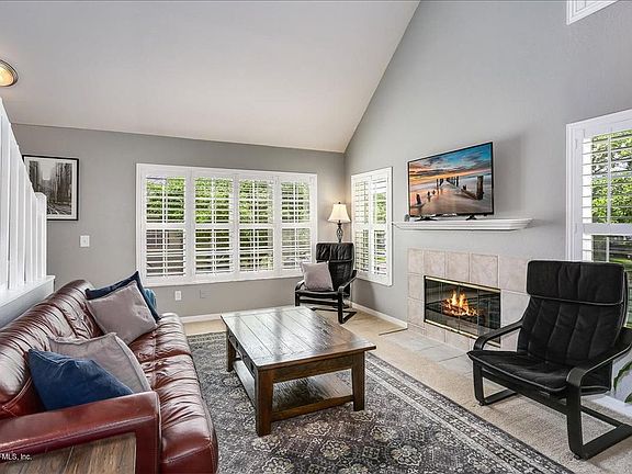 4th image of 13703 N Richmond Park Dr #1711