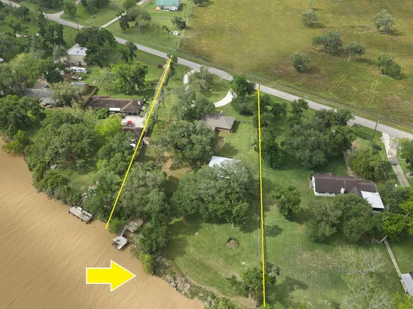 3836 Brazos River Rd #400, Freeport, TX 77541