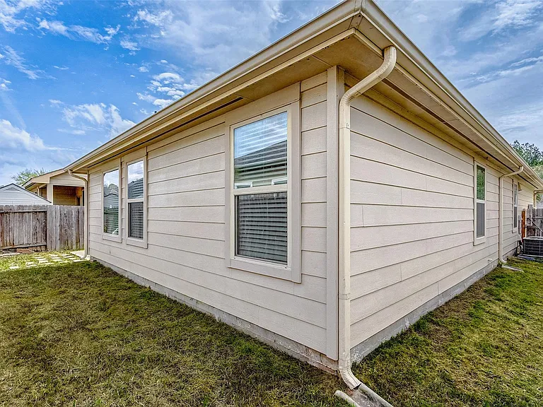 12943 Pecan Shores Dr — Photo 17