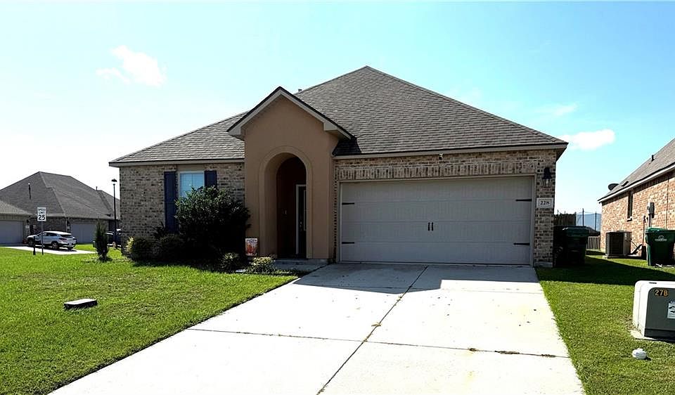 1st image of 228 E Lake Dr