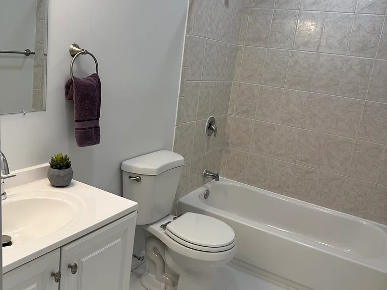 upstairs full bath