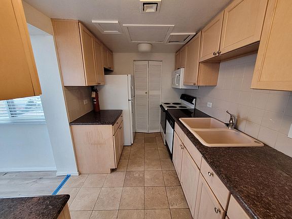 4th image of 1888 S Jackson St APT 1106