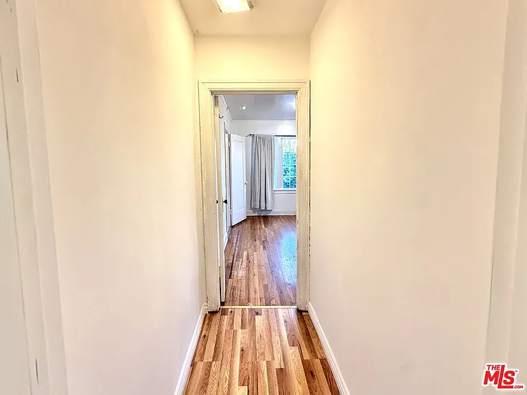 2701 S Harcourt Ave #2701 — Photo 5